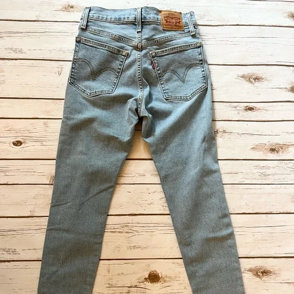 🛍FLASH SALE! Levi’s Wedgie Jeans - Picture 4 of 6